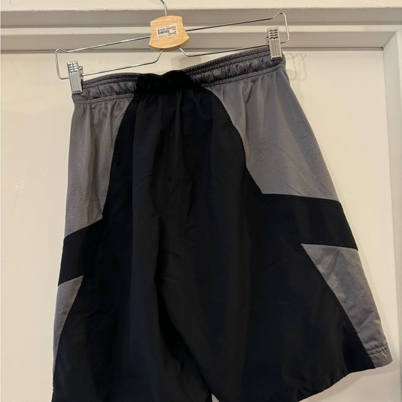 Under Armour Size S Workout shorts - Picture 3 of 5